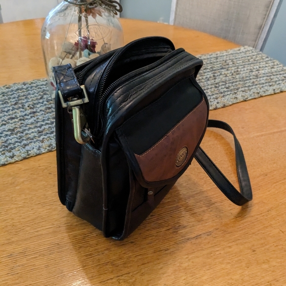 LAND Genuine Leather Cross Body handbag, organizer, lots of pockets - Picture 10 of 14